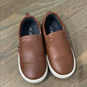 Carter's Brown slip ons with Textured Leather and Rubber Sole 9 toddler boy euc
